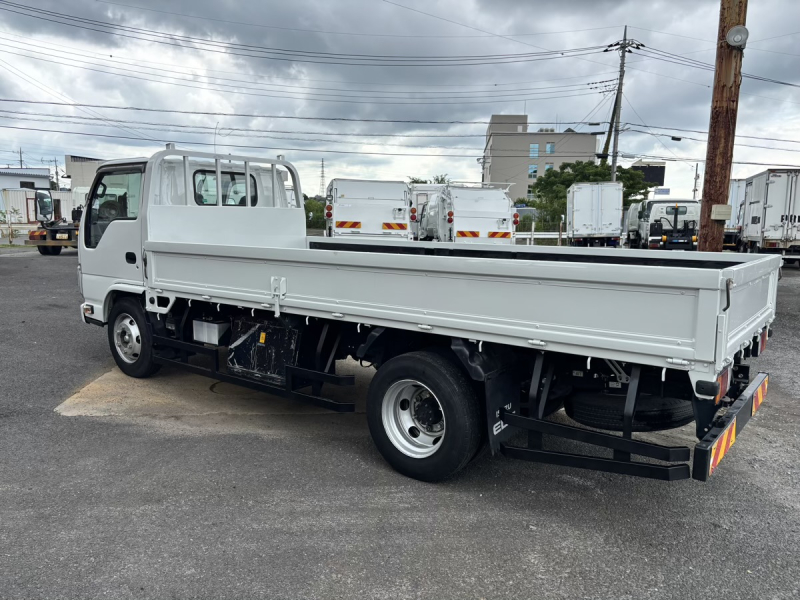 エルフ　標準ロング平ボディー　積載4000kg　AT車|中古トラックの販売・買取・査定のアイナビ