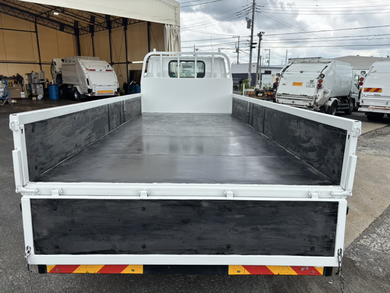 エルフ　標準ロング平ボディー　積載4000kg　AT車|中古トラックの販売・買取・査定のアイナビ