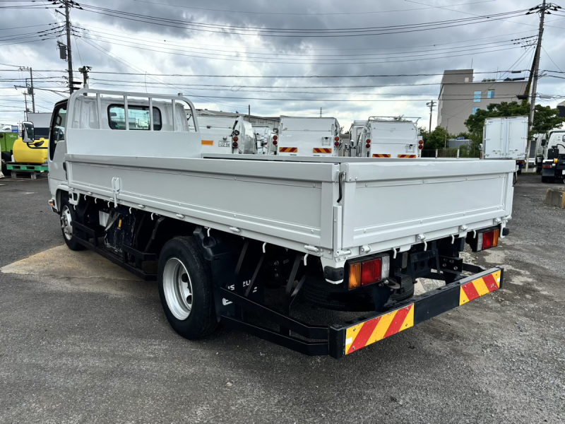 エルフ　標準ロング平ボディー　積載4000kg　AT車|中古トラックの販売・買取・査定のアイナビ