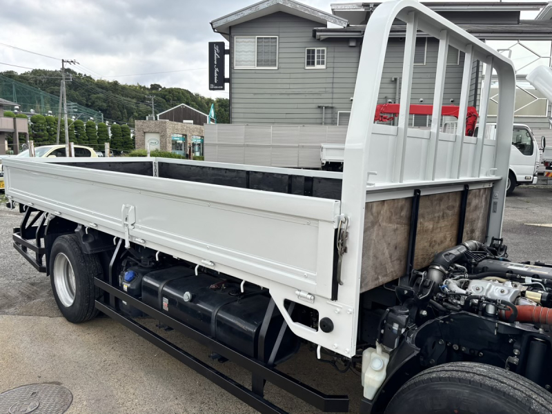 エルフ　標準ロング平ボディー　積載4000kg　AT車|中古トラックの販売・買取・査定のアイナビ