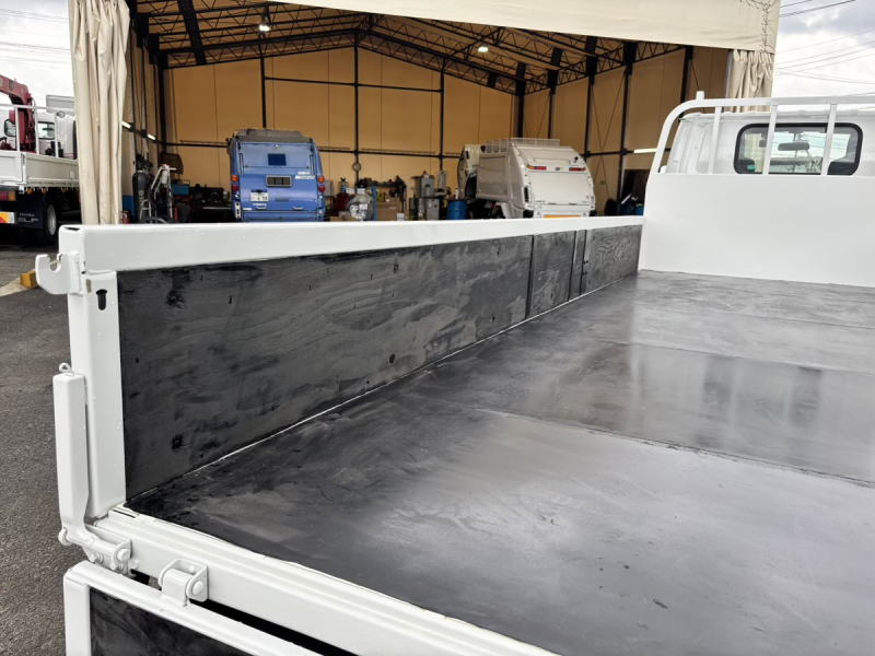 エルフ　標準ロング平ボディー　積載4000kg　AT車|中古トラックの販売・買取・査定のアイナビ