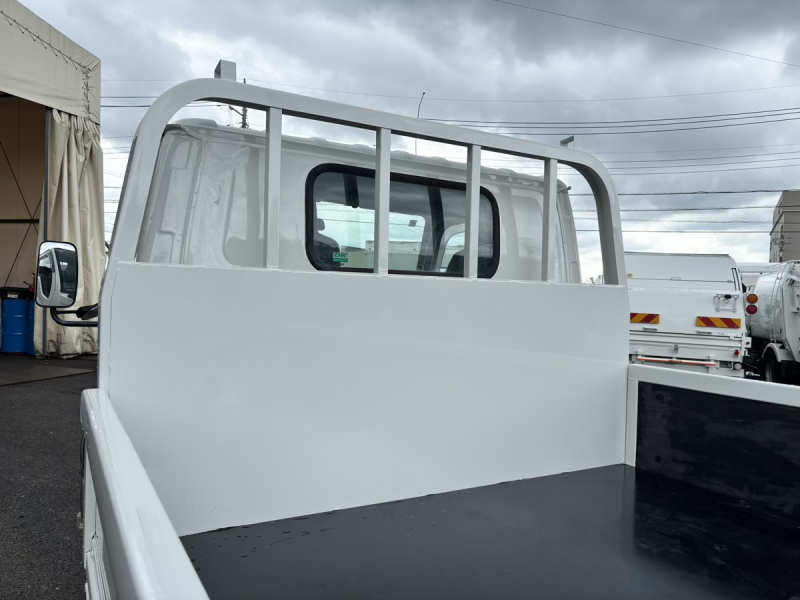 エルフ　標準ロング平ボディー　積載4000kg　AT車|中古トラックの販売・買取・査定のアイナビ