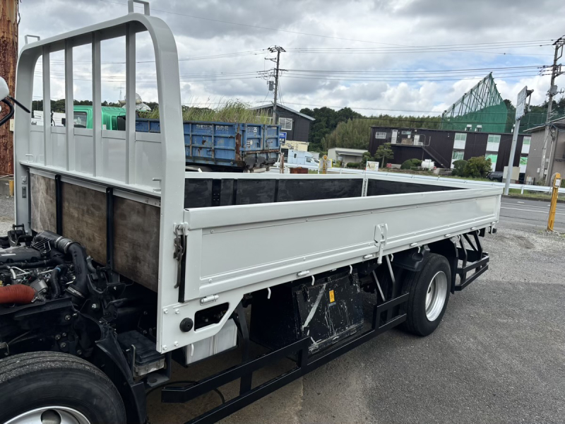 エルフ　標準ロング平ボディー　積載4000kg　AT車|中古トラックの販売・買取・査定のアイナビ
