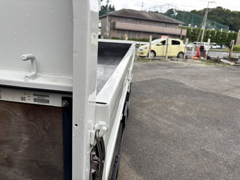 エルフ　標準ロング平ボディー　積載4000kg　AT車|中古トラックの販売・買取・査定のアイナビ