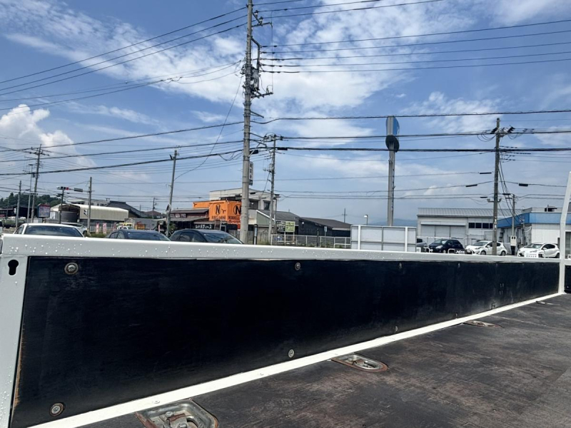 ワイド超ロング平ボディー　積載4600kg　AT車|中古トラックの販売・買取・査定のアイナビ