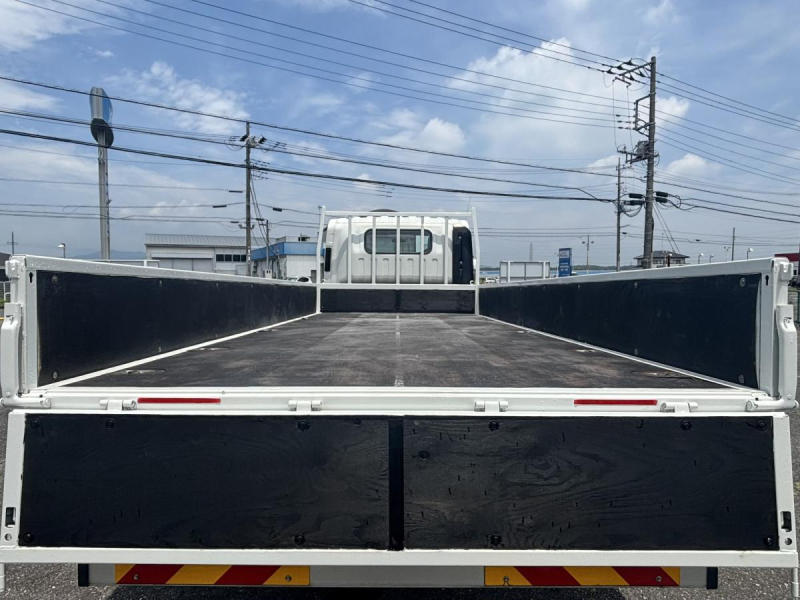 ワイド超ロング平ボディー　積載4600kg　AT車|中古トラックの販売・買取・査定のアイナビ