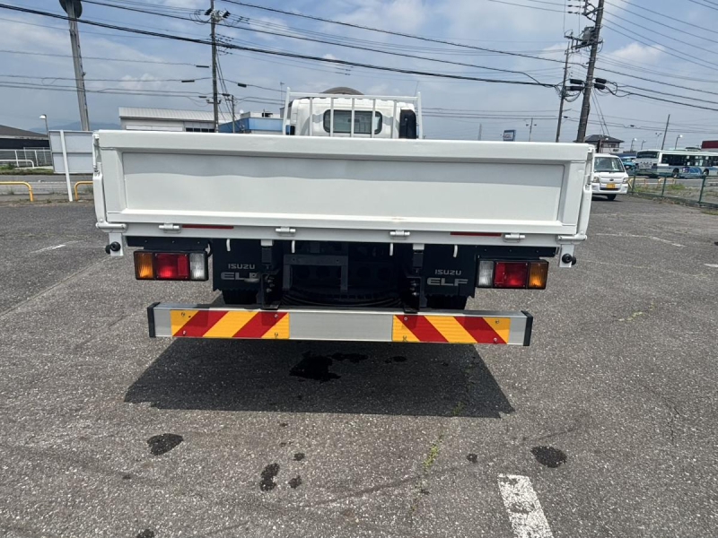 ワイド超ロング平ボディー　積載4600kg　AT車|中古トラックの販売・買取・査定のアイナビ