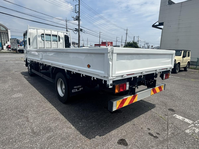 ワイド超ロング平ボディー　積載4600kg　AT車|中古トラックの販売・買取・査定のアイナビ
