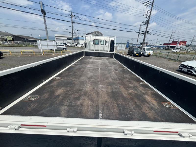 ワイド超ロング平ボディー　積載4600kg　AT車|中古トラックの販売・買取・査定のアイナビ