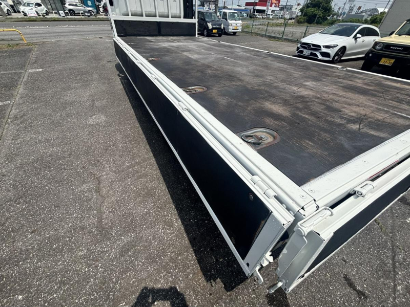 ワイド超ロング平ボディー　積載4600kg　AT車|中古トラックの販売・買取・査定のアイナビ