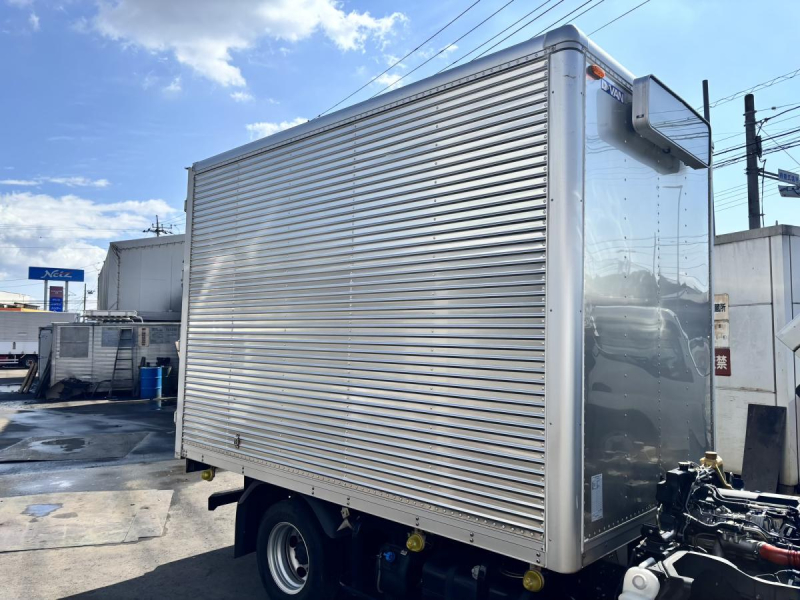 キャンター　10尺アルミバン　積載2000kg|中古トラックの販売・買取・査定のアイナビ