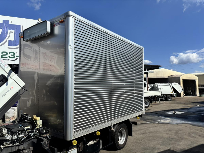 キャンター　10尺アルミバン　積載2000kg|中古トラックの販売・買取・査定のアイナビ
