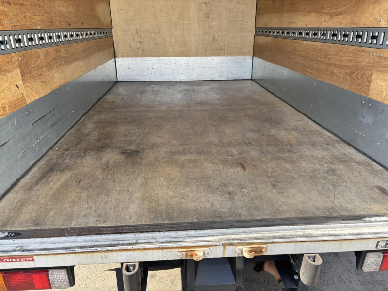 キャンター　10尺アルミバン　積載2000kg|中古トラックの販売・買取・査定のアイナビ