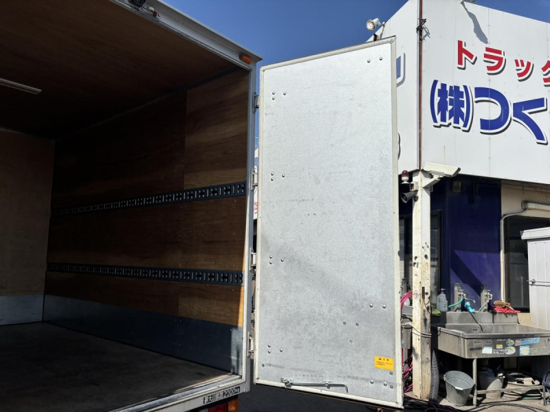 キャンター　10尺アルミバン　積載2000kg|中古トラックの販売・買取・査定のアイナビ