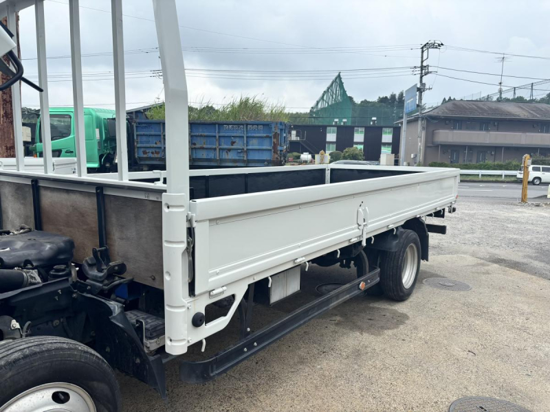 エルフ　標準ロング平ボディー　積載2000kg　MT5速|中古トラックの販売・買取・査定のアイナビ