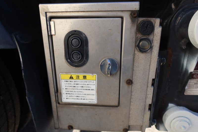 トヨエース　10尺平ボディー　パワーゲート付き|中古トラックの販売・買取・査定のアイナビ