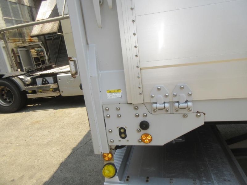 クオン ハイルーフウイング 格納パワーゲート付|中古トラックの販売・買取・査定のアイナビ