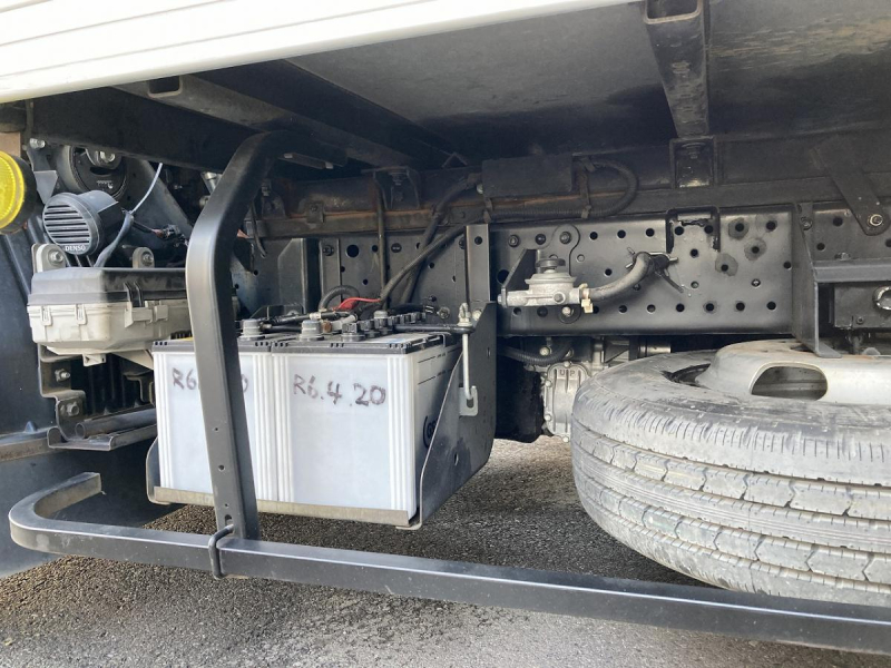 1.8t積・パネルバン・SAT・垂直パワーゲート600kg|中古トラックの販売・買取・査定のアイナビ