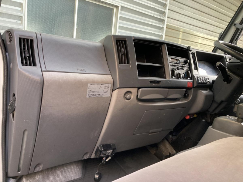 1.8t積・パネルバン・SAT・垂直パワーゲート600kg|中古トラックの販売・買取・査定のアイナビ