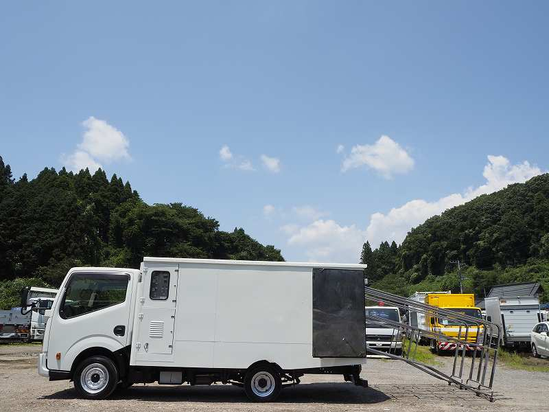 日産アトラス アルミバン サニーペット 寝具乾燥車 外装仕上げ済|中古トラックの販売・買取・査定のアイナビ