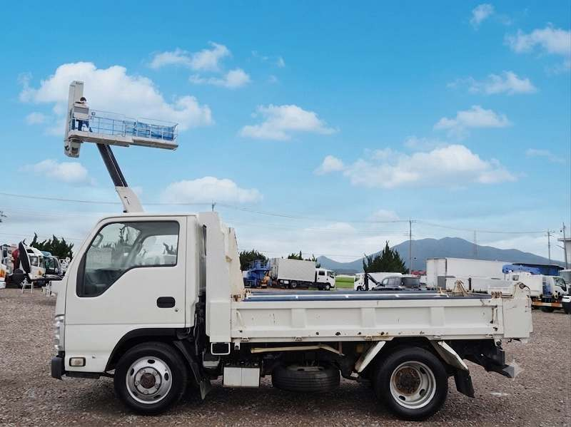いすゞ エルフ パートタイム 4WD 低床ダンプ|中古トラックの販売・買取・査定のアイナビ