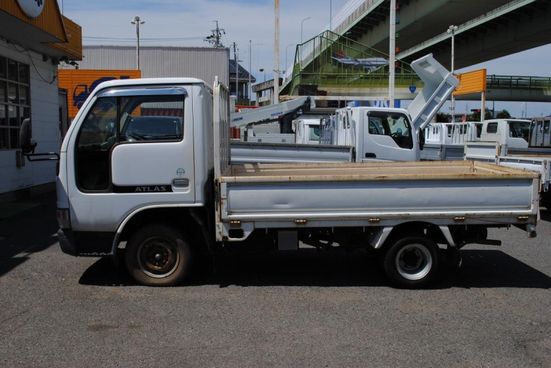 H18　アトラス　平ボディ　積載1.3t　9尺|中古トラックの販売・買取・査定のアイナビ