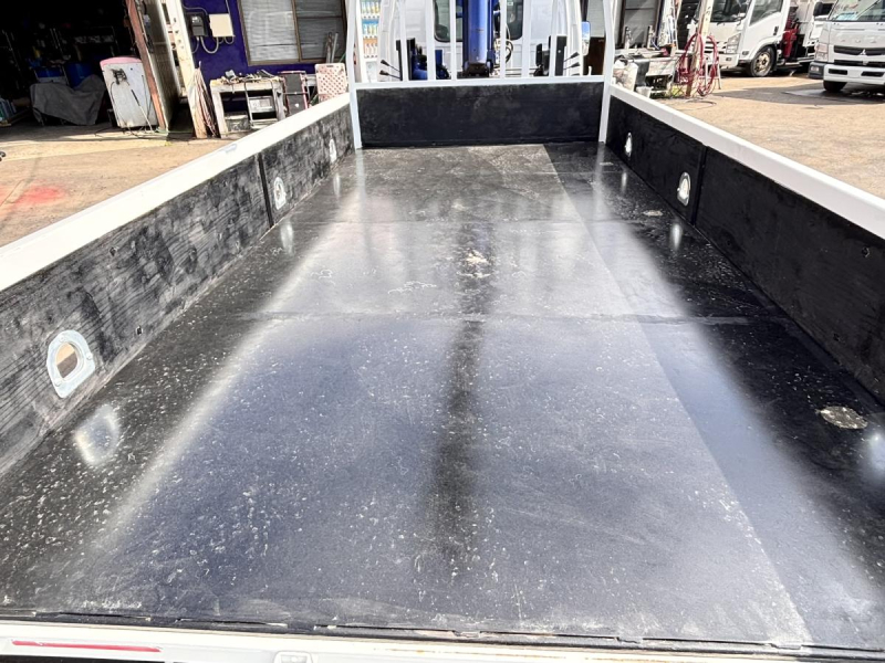 標準幅　4段クレーンラジコン付き　積載2000kg|中古トラックの販売・買取・査定のアイナビ