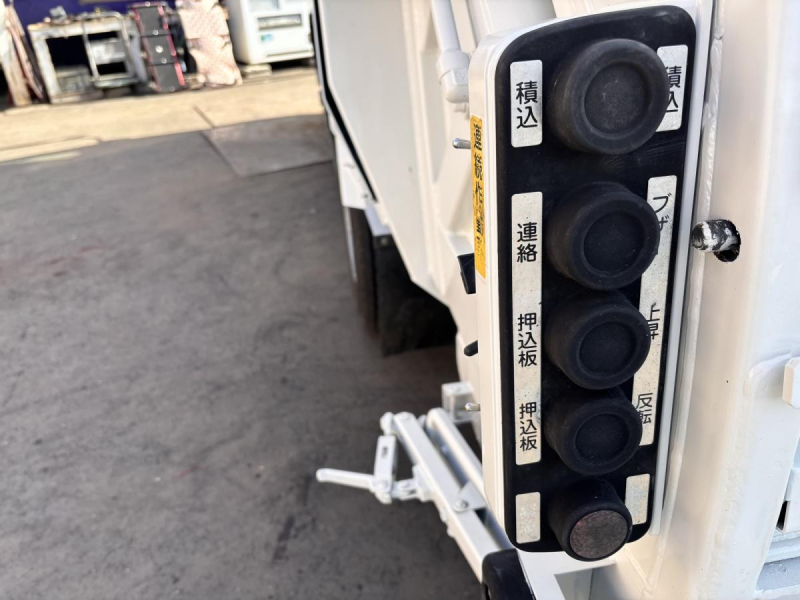 ワイド幅　プレス式パッカー車　極東製5.9立米　積載量3100kg|中古トラックの販売・買取・査定のアイナビ