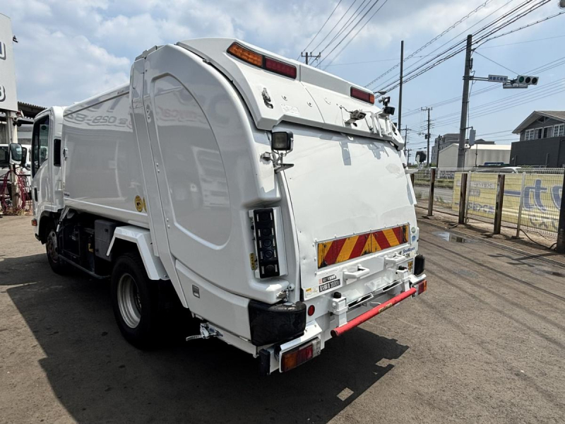 エルフ　巻き込みパッカー車　新明和製5.1立米　積載3000kg|中古トラックの販売・買取・査定のアイナビ