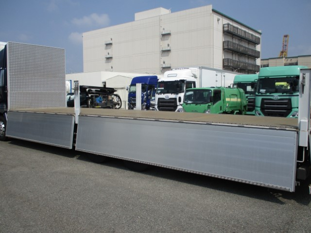 H30　日野プロフィア　平ボディアルミブロック　距離浅実走行|中古トラックの販売・買取・査定のアイナビ