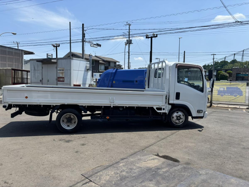 エルフ　標準ロング平ボディー　積載2000kg　MT5速|中古トラックの販売・買取・査定のアイナビ