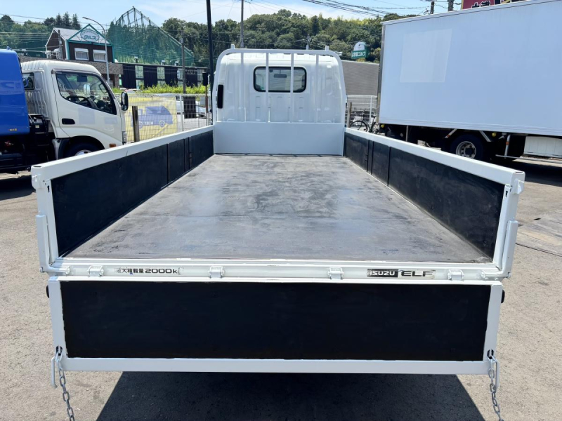 エルフ　標準ロング平ボディー　積載2000kg　MT5速|中古トラックの販売・買取・査定のアイナビ