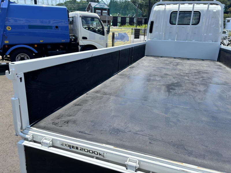 エルフ　標準ロング平ボディー　積載2000kg　MT5速|中古トラックの販売・買取・査定のアイナビ