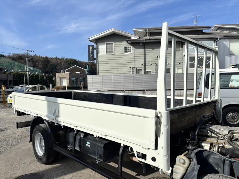 キャンター　標準ロング平ボディー　積載4000kg|中古トラックの販売・買取・査定のアイナビ
