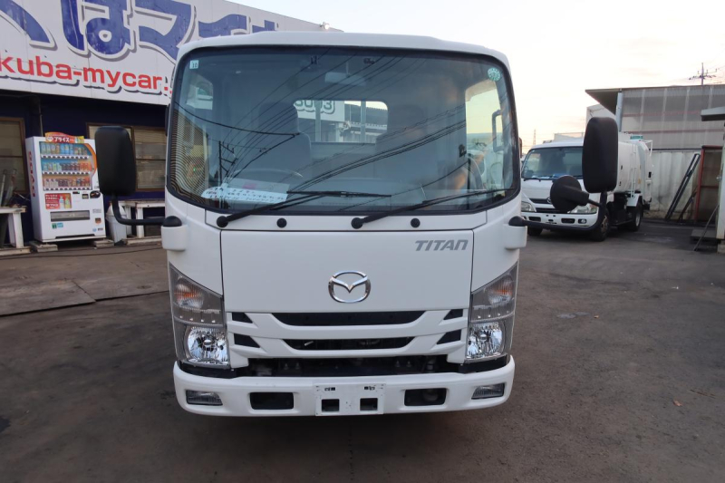 タイタン　標準ロング平ボディー　積載2000kg|中古トラックの販売・買取・査定のアイナビ