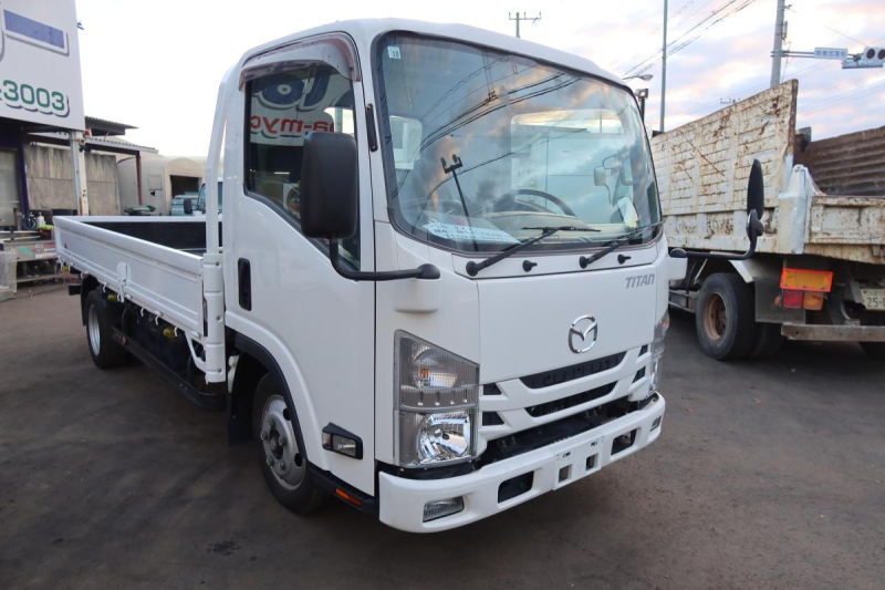 タイタン　標準ロング平ボディー　積載2000kg|中古トラックの販売・買取・査定のアイナビ
