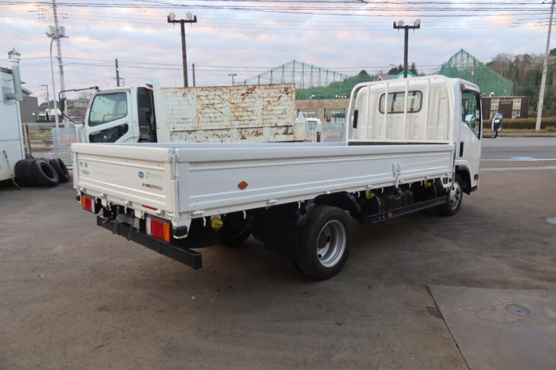 タイタン　標準ロング平ボディー　積載2000kg|中古トラックの販売・買取・査定のアイナビ
