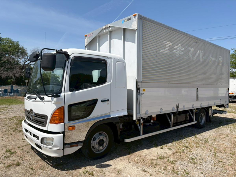 ワイド 6200ボディ 後輪エアサス 格納ゲート ベッド付 2.4t積載|中古トラックの販売・買取・査定のアイナビ