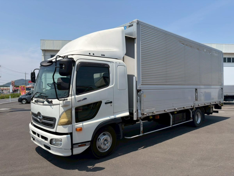 ワイド6200ボディ跳ね上げゲート2.5t積載トランテックスベッド付|中古トラックの販売・買取・査定のアイナビ