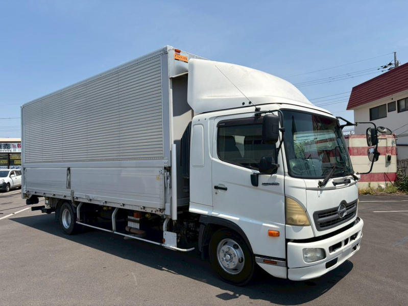 ワイド6200ボディ跳ね上げゲート2.5t積載トランテックスベッド付|中古トラックの販売・買取・査定のアイナビ