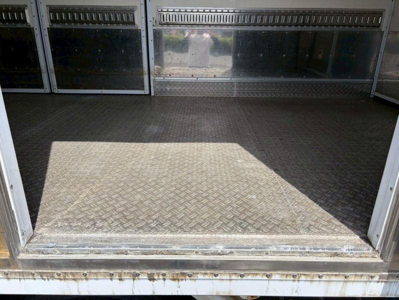 ワイドロング 跳ね上げPG 低温-30℃ 両サイド扉 1.9トン積載|中古トラックの販売・買取・査定のアイナビ