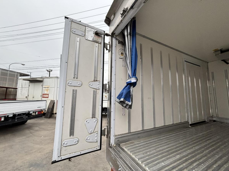 キャンター　冷蔵冷凍車　東プレ低温　スタンバイ付き|中古トラックの販売・買取・査定のアイナビ