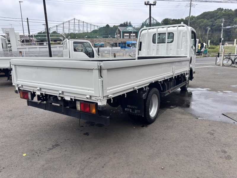 標準ロング平ボディー　積載2000kg|中古トラックの販売・買取・査定のアイナビ