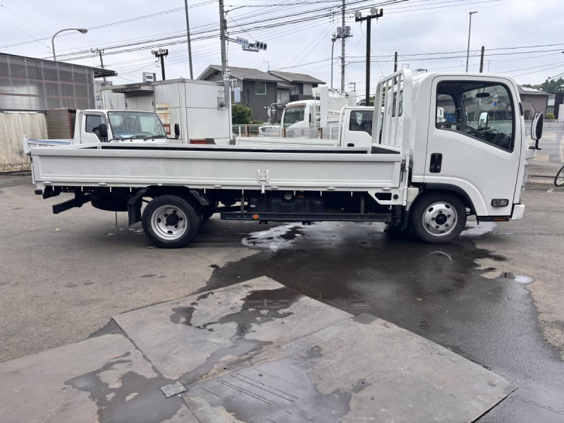 標準ロング平ボディー　積載2000kg|中古トラックの販売・買取・査定のアイナビ