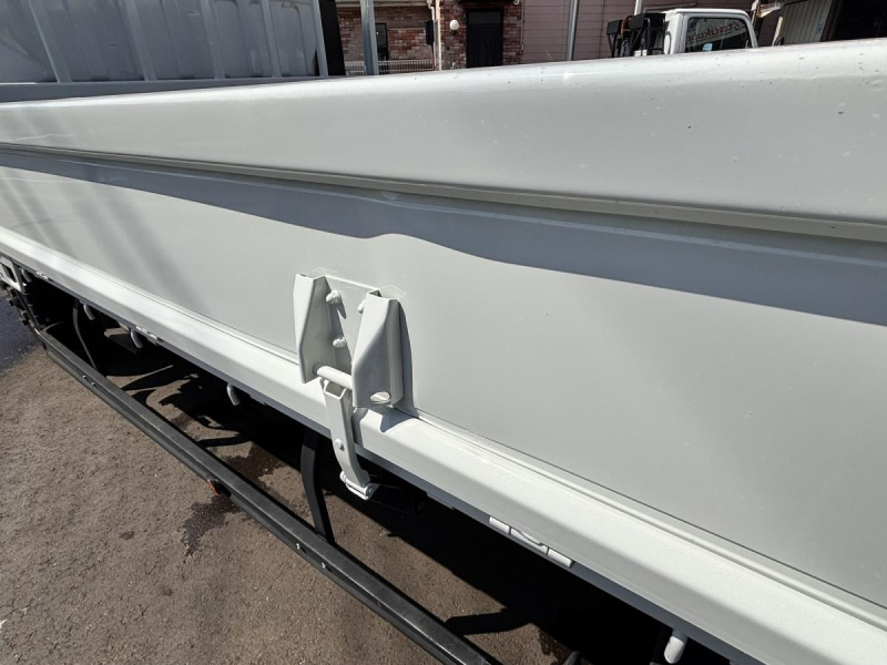 キャンター　ワイドロング平ボディー　積載3000kg　AT車|中古トラックの販売・買取・査定のアイナビ