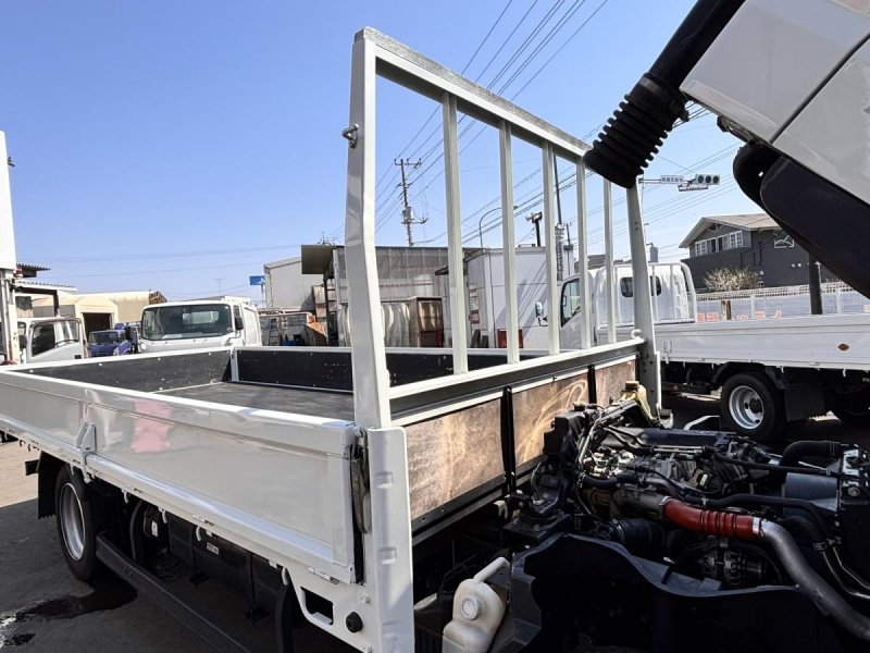 キャンター　ワイドロング平ボディー　積載3000kg　AT車|中古トラックの販売・買取・査定のアイナビ