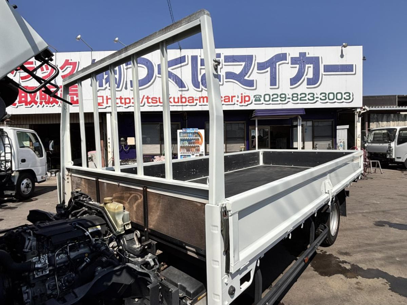 キャンター　ワイドロング平ボディー　積載3000kg　AT車|中古トラックの販売・買取・査定のアイナビ