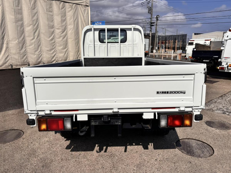 タイタン　10尺平ボディー　積載2000kg　AT車|中古トラックの販売・買取・査定のアイナビ