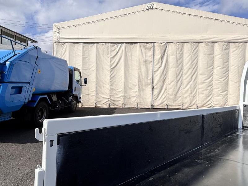 タイタン　10尺平ボディー　積載2000kg　AT車|中古トラックの販売・買取・査定のアイナビ