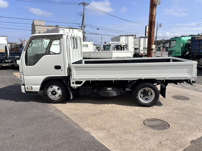 タイタン　10尺平ボディー　積載2000kg　AT車|中古トラックの販売・買取・査定のアイナビ